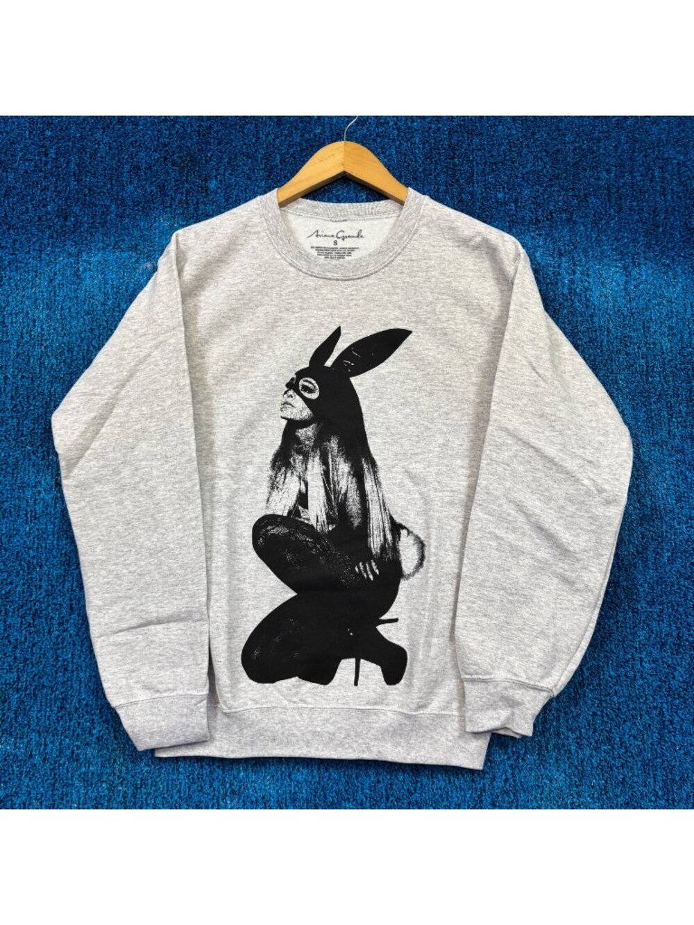 Ariana Grande “Dangerous Woman” Graphic Crewneck Sweater Size Small